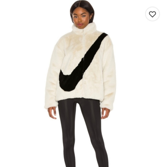 Nike Jacket 🤍🖤 - Picture 4 of 7